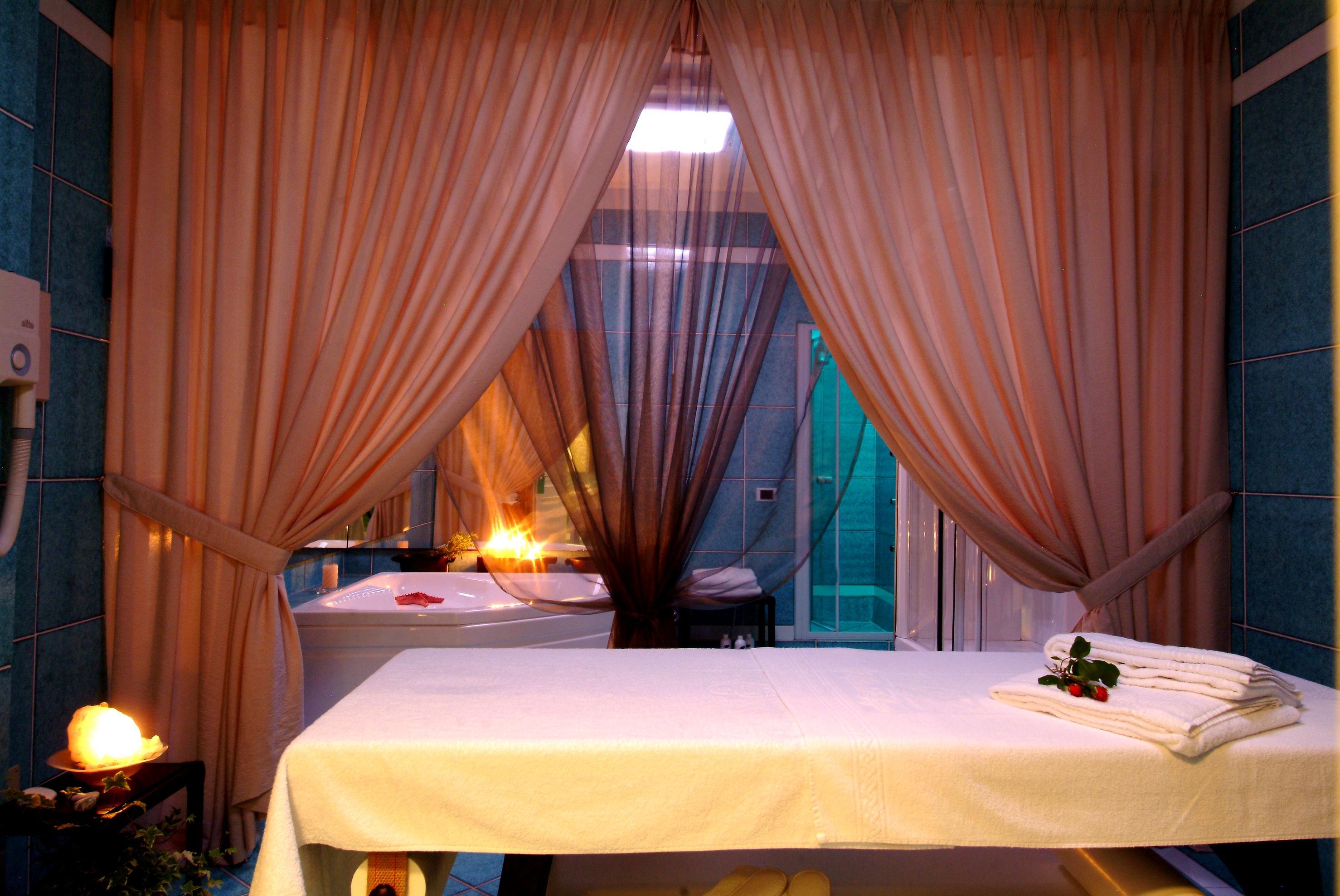 Hotel Villa Del Sogno Gardone Riviera Instalações foto